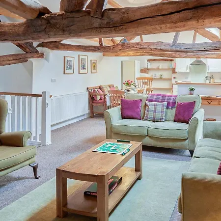 Toddles Barn - Uk32749